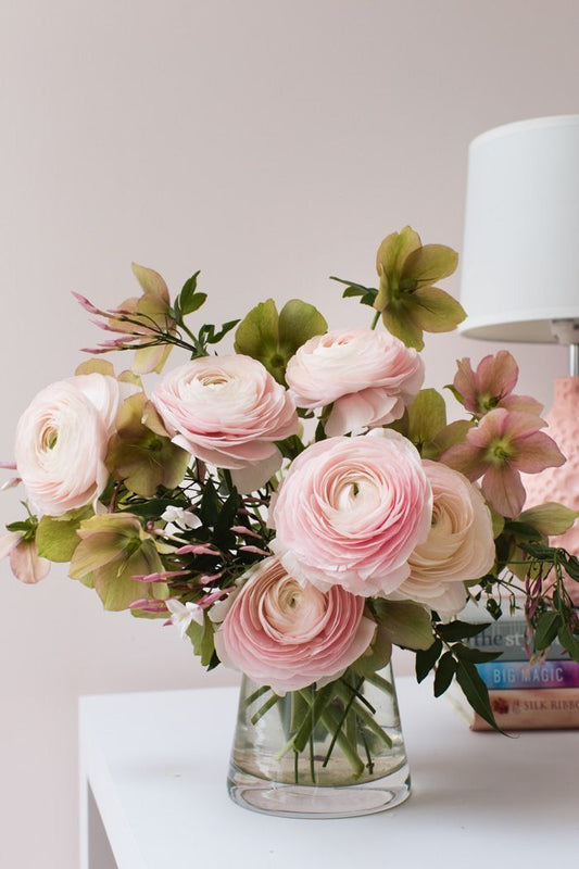 Ranunculus Breeze in Vase - Fresh Flowers