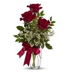 red rose glass vase arrangements 