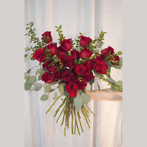 2 dozen red roses bouquet