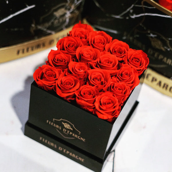 Sweet Deluxe 16-Mini Preserved Roses (10x10cm)