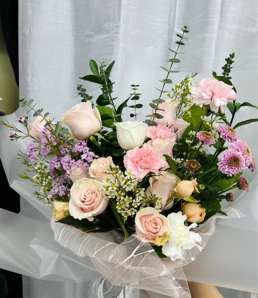 Elegance Stunner Bouquet – Pretty Things Florist and Designer Gifts